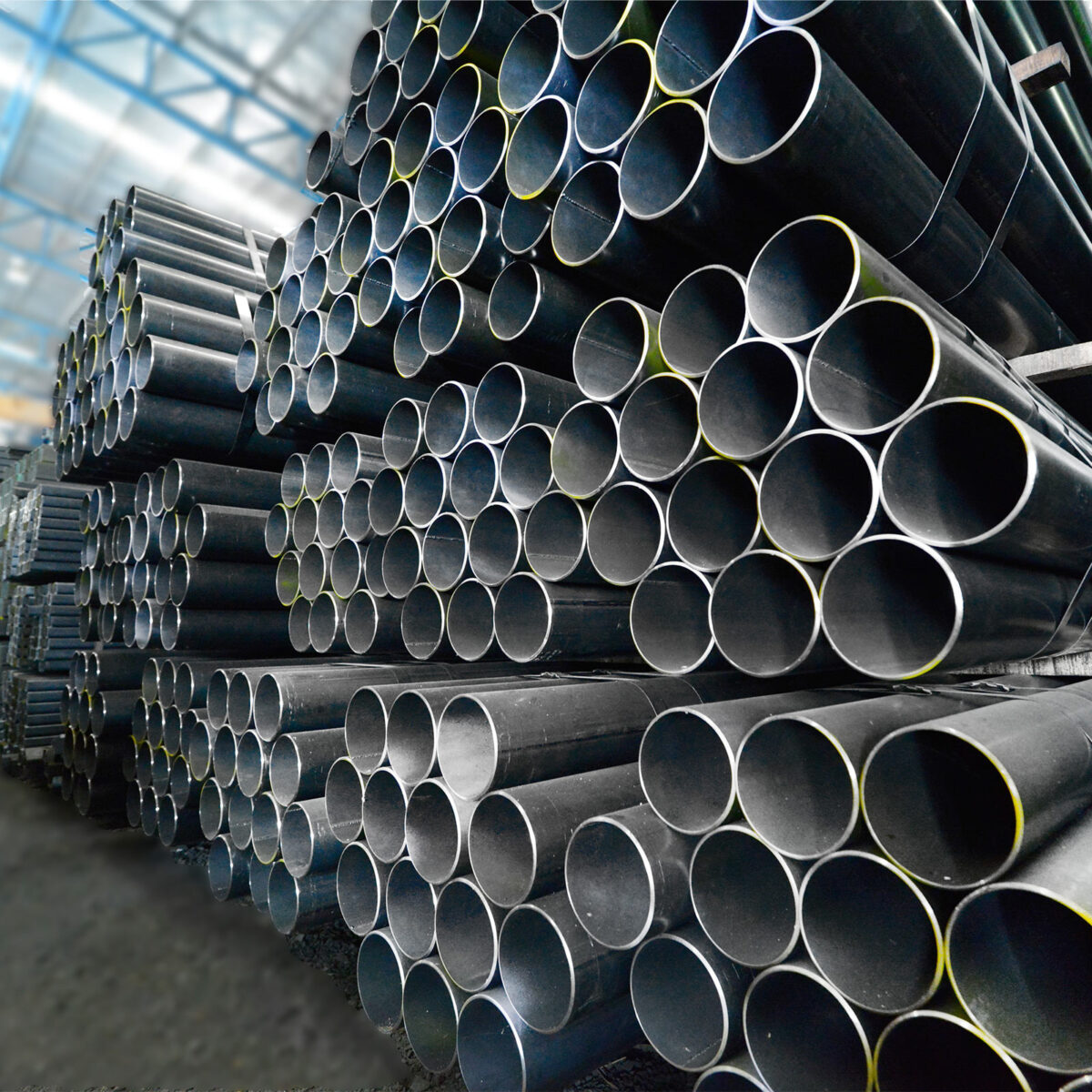 Aufeinander gestapelte Rohre